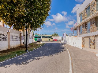 Conjunto de oficinas y plazas de garaje en Av Las Golondrinas 13