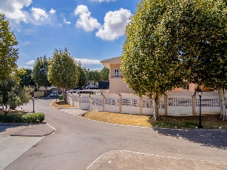 Conjunto de oficinas y plazas de garaje en Av Las Golondrinas 15