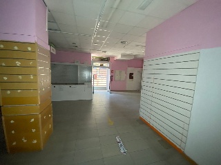 Local en Av Salobreña 9
