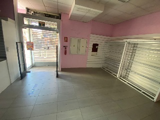 Local en Av Salobreña 10