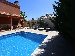 Chalet independiente en Arcas del Villar 49