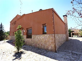 Chalet independiente en Arcas del Villar 60