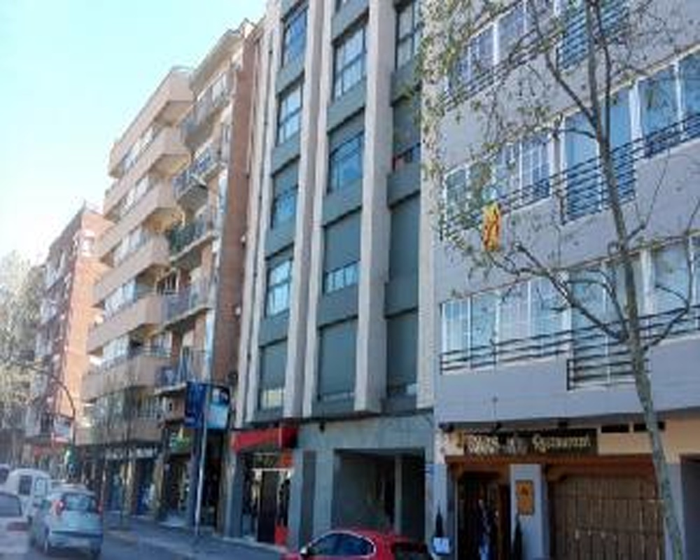 Piso y garaje en Av Abat Marcet, TERRASSA (BARCELONA)