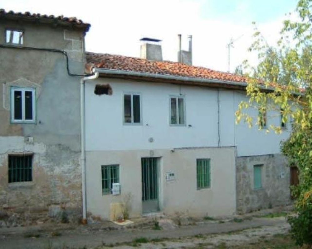 Casa adosada en C/ Barrio Río, Valle de Oca (Burgos)