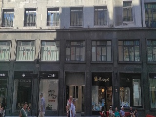 Local en venta en Oviedo de 91  m²