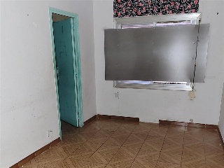 05890-0001 4