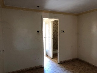 06890-0001 12