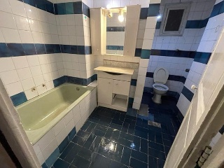 09831-0001 8
