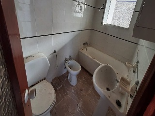 04689-0001 12