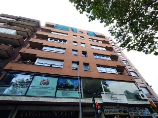 Local en venta en Terrassa de 152  m²