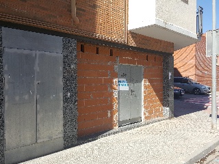 08239-0001 4