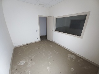 08570-0001 10