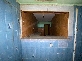 17099-0001 12