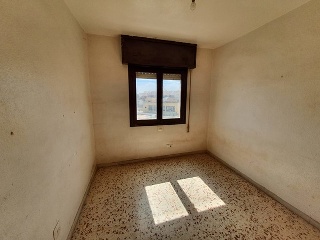 04738-0001 8