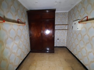 04942-0001 11