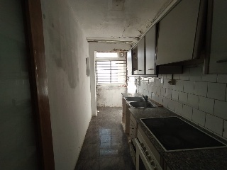 01748-0001 9