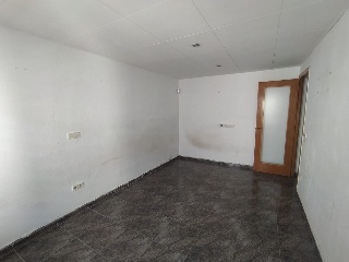 01748-0001 12