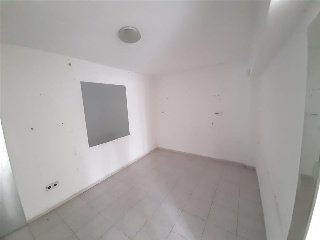 02057-0001 4