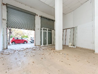 Locales y garajes en CR Castellar 4