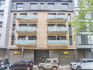 Piso y Plazas de aparcamiento en C/ Agudes - Girona - 4