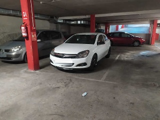 Piso y Plazas de aparcamiento en C/ Agudes - Girona - 9