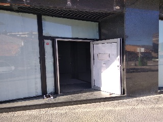 Local en venta en Corrales De Buelna de 106  m²