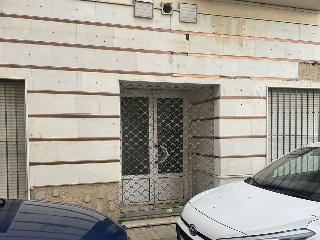 Local en venta en Bollullos Par Del Condado de 99  m²