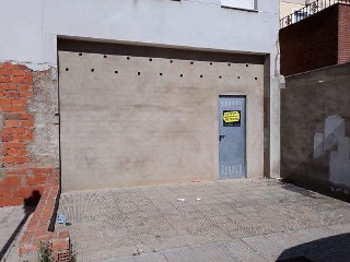 Local en Av Bernardo María Calzada 5