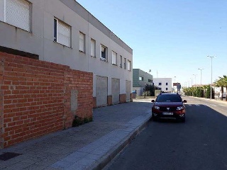 Local en Av Bernardo María Calzada 7