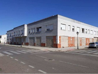 Local en Av Bernardo María Calzada 8