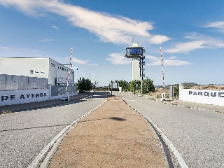 Conjunto de naves industriales y suelos en Ayerbe - Huesca 18