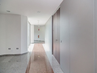 Promoción de oficinas y garajes en C/ Osca, Zaragoza  19