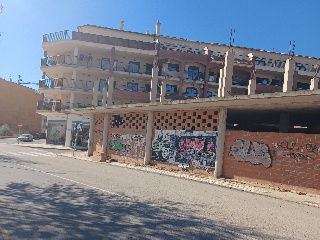 Edificio en construcción detenida en C/ Pigmalion 2