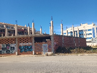 Edificio en construcción detenida en C/ Pigmalion 5
