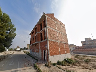Edificio en construcción detenida en C/ Alcalde Manuel Florenciano 2