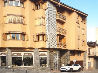 Patio-terraza en Av Catalunya - Puigcerdà - Girona 2