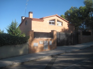Chalet independiente en C/ de Manuel Ibáñez - Corberá de Llobregat - Barcelona 2