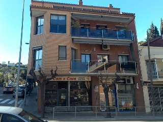 Local en venta en Vallirana de 72  m²