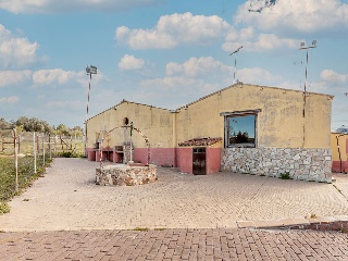 Terreno rústico con edificación en Cadalso de los Vidrios  2