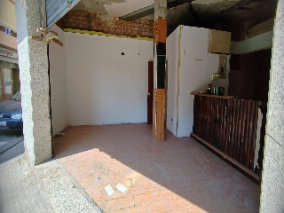 Locales en C/ Abat Oliva 2