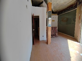 Locales en C/ Abat Oliva 5