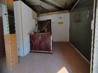 Locales en C/ Abat Oliva 8