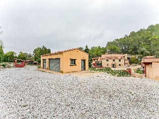 chalet independiente situado en Torre de Claramunt 3