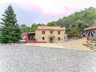 chalet independiente situado en Torre de Claramunt 20