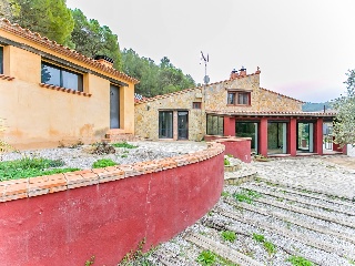 chalet independiente situado en Torre de Claramunt 23