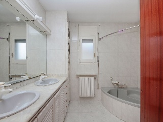 Chalet independiente en C/ Oceanía - Terrassa - 19