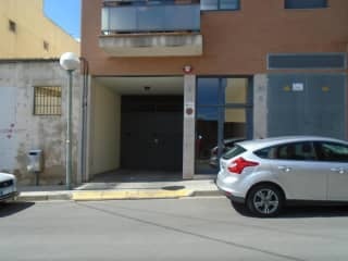 Pisos y garajes en C/ Vint i vuit 2
