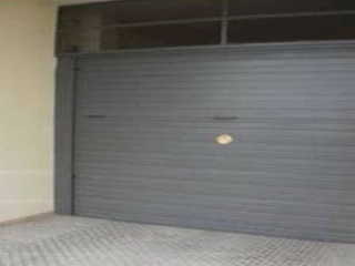Pisos y garajes en C/ Vint i vuit 8