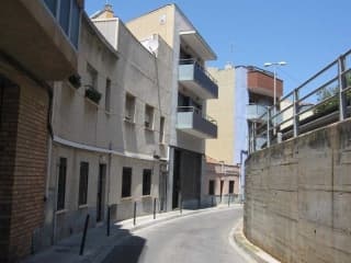 Pisos y locales en C/ Joan Salvat i Papasseit 2