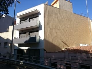 Pisos y locales en C/ Joan Salvat i Papasseit 4